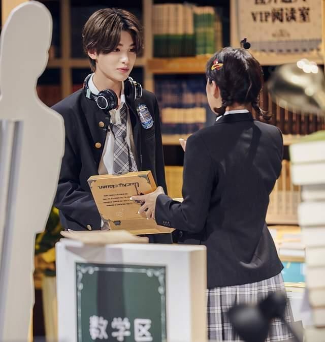 明星大侦探|明星大侦探录制现场黄明昊露面,芒果台这是要死保黄明昊了吗?