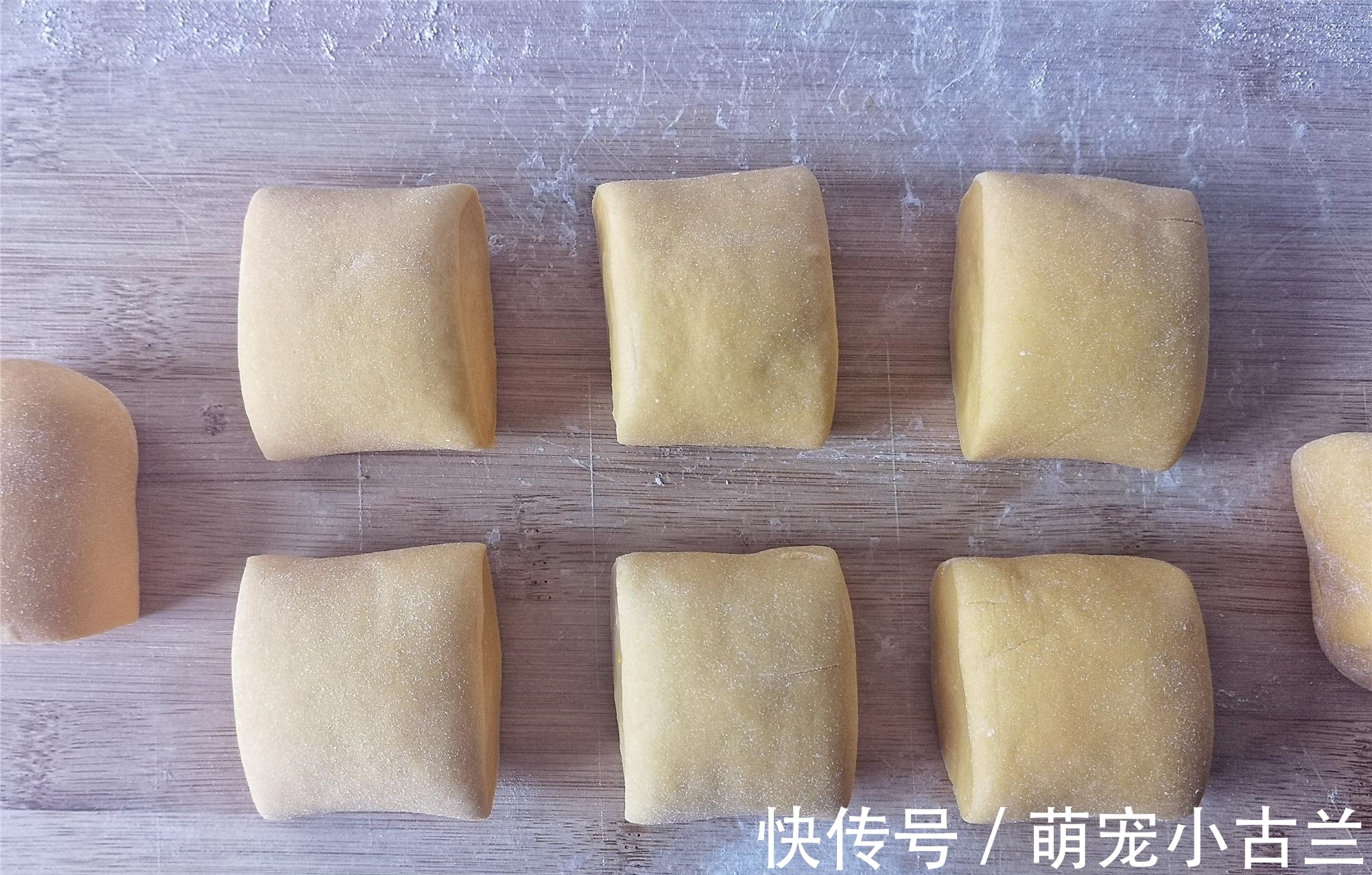 花卷|最近花卷这个做法火了，一切一卷像朵花，好看好吃，朋友圈都在晒