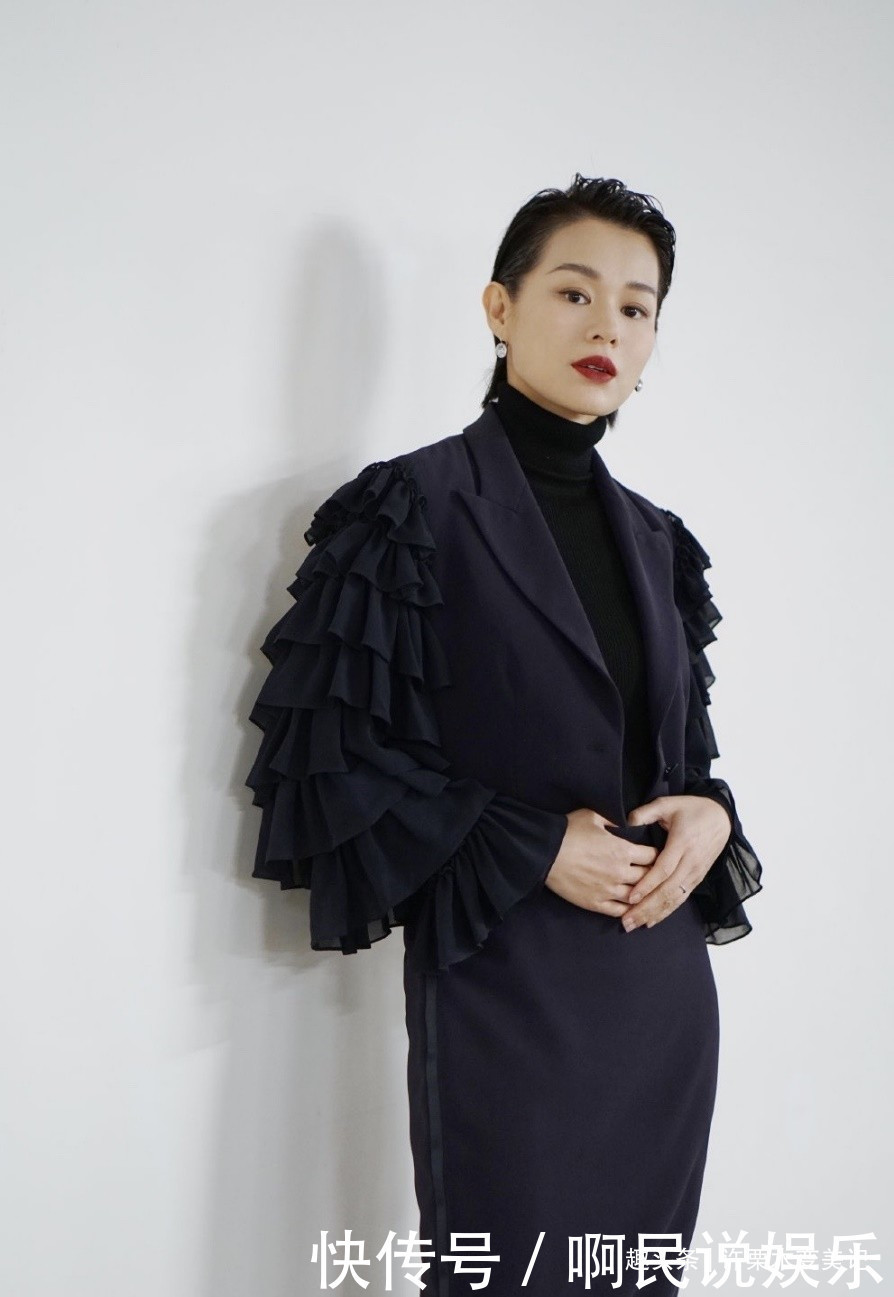 女人不管穿啥，建议少挑这3种“颜色”，显老没气质，被人说邋遢