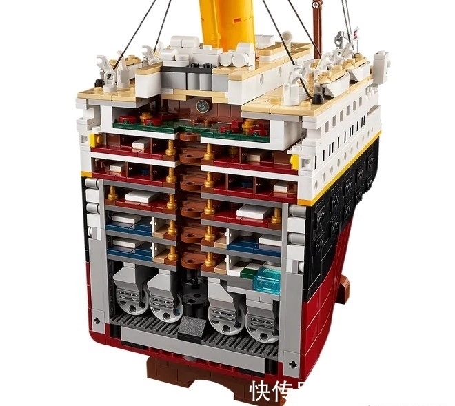 tit乐高LEGO年度巨献「泰坦尼克号」:9千多块积木,再现震撼经典