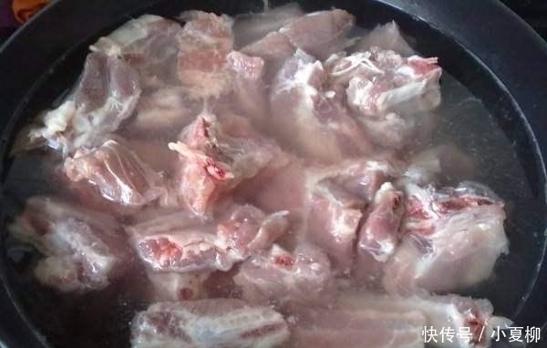排骨好不好吃, 焯水是关键! 原来一直都做错, 难怪排骨不好吃!