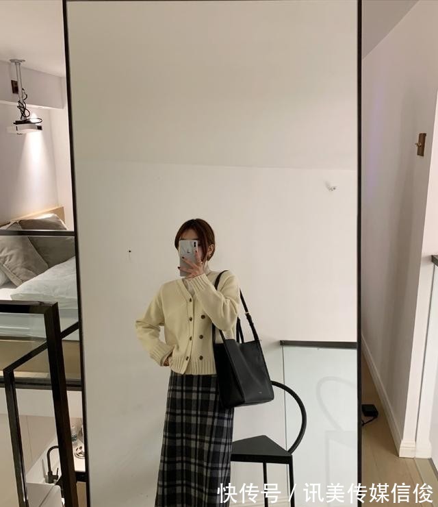 洋气|这才是秋天最时髦洋气的穿搭:“毛衣+半身裙”,优雅高级全都有