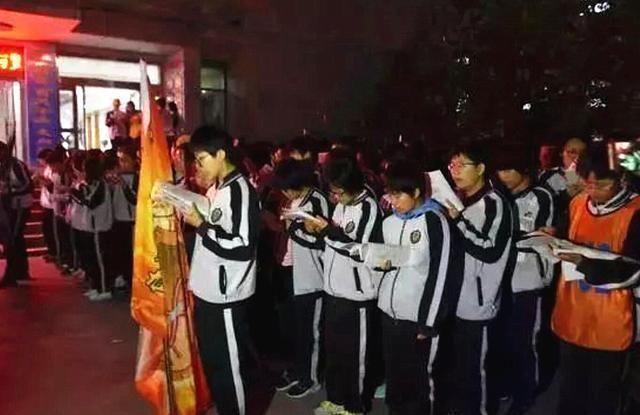 童年|国内儿童到底有多累?9张日常照片看哭万千父母:童年可以轻松吗