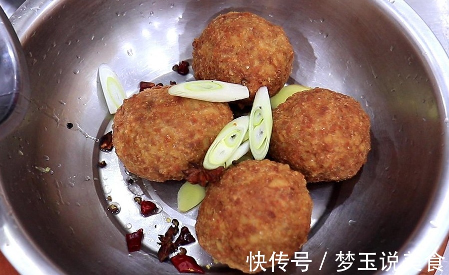 红烧狮子头的正确做法，调肉馅是关键，软烂入味，一盘都不够吃！