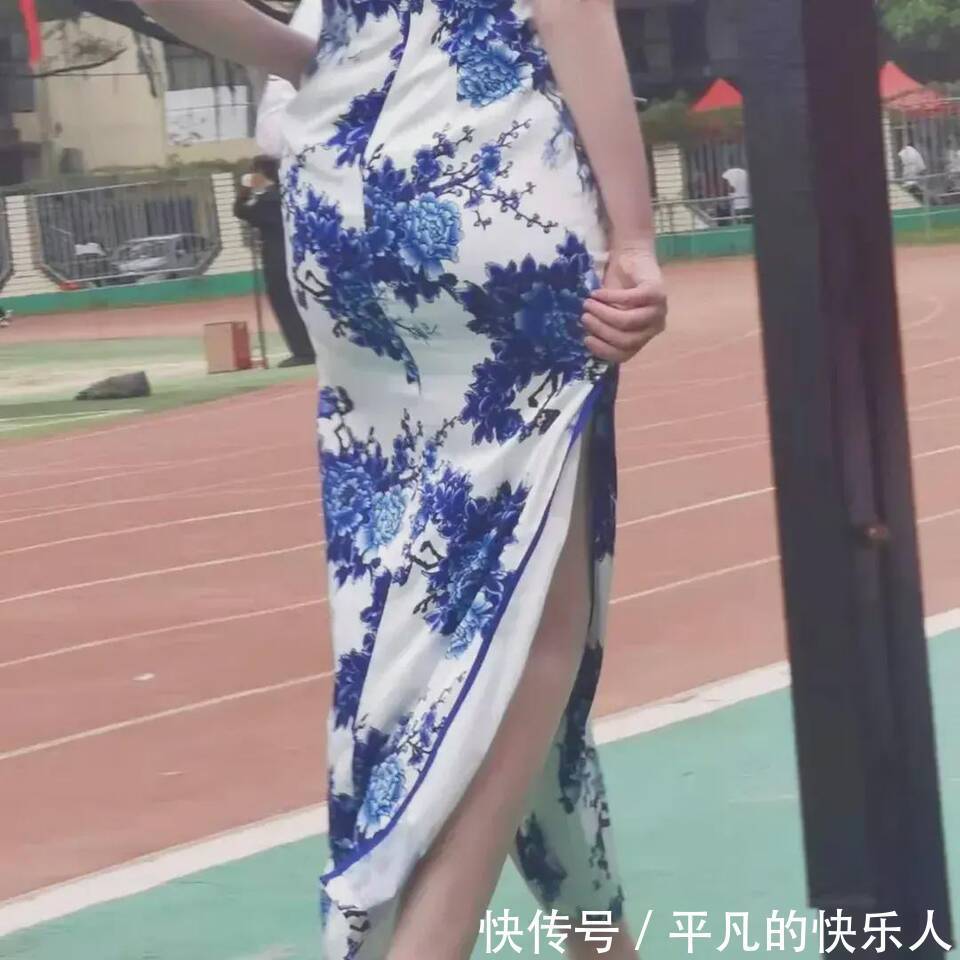 |今日段子:竟然还有人反向烤火?难道不怕烧到屁股吗?