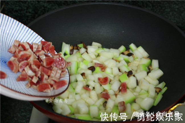 秋天,不妨试试此款焖饭,简单快捷又好吃,增强身体免疫力