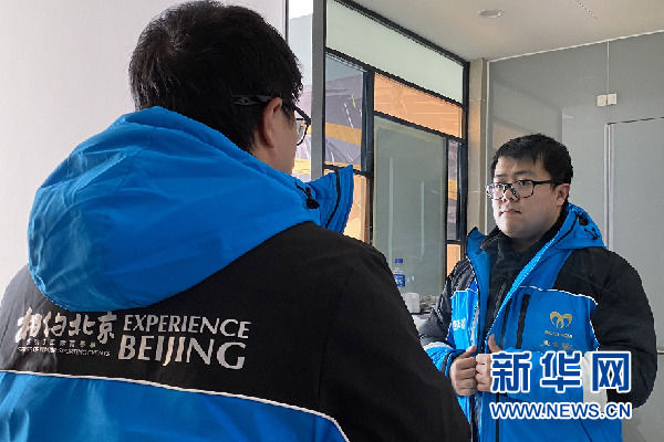 卢文龙！冰雪情缘入画来