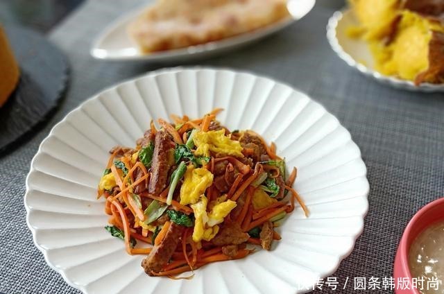 分量|晒晒夫妻俩的轻食早餐,分量少还一人一半,网友老两口也浪漫