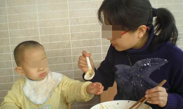 孩子|孩子多大能吃大人饭?世界卫生组织:过了这个年龄,可以开始考虑