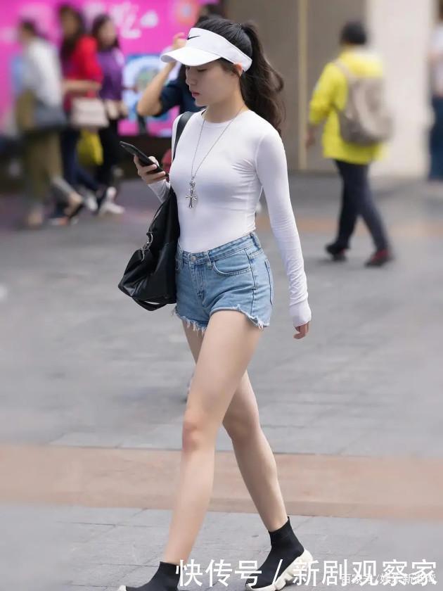 它们都是牛仔,你看到的都是牛仔裤,牛仔裙也在闪闪发光