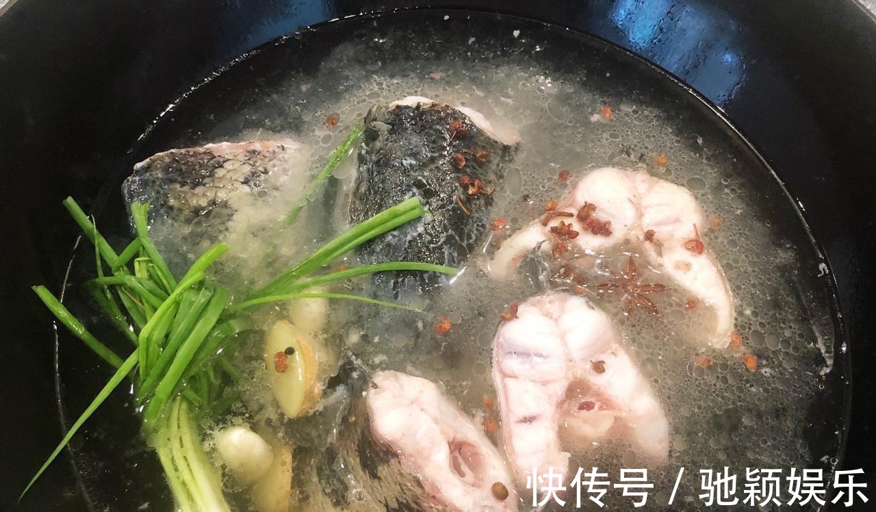 入秋后，草鱼鲫鱼靠边站，不如吃它，肉肥刺少，常喝气色更好