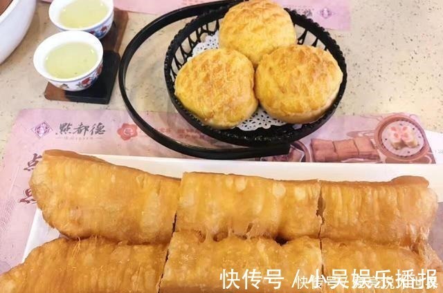 油条店大厨教你炸油条，不放酵母，个个金黄酥脆，凉了也是软乎的