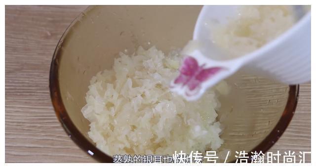 辅食|我家南瓜从不煮粥!比南瓜饼好吃百倍,宝宝吃完舔手指,肉都不换