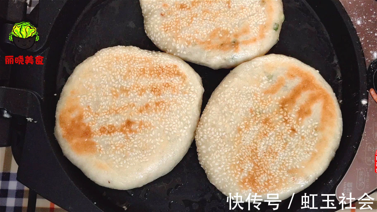 烙饼一定要软,别下手和面,教你凉了也不硬的葱花饼,真的太香了