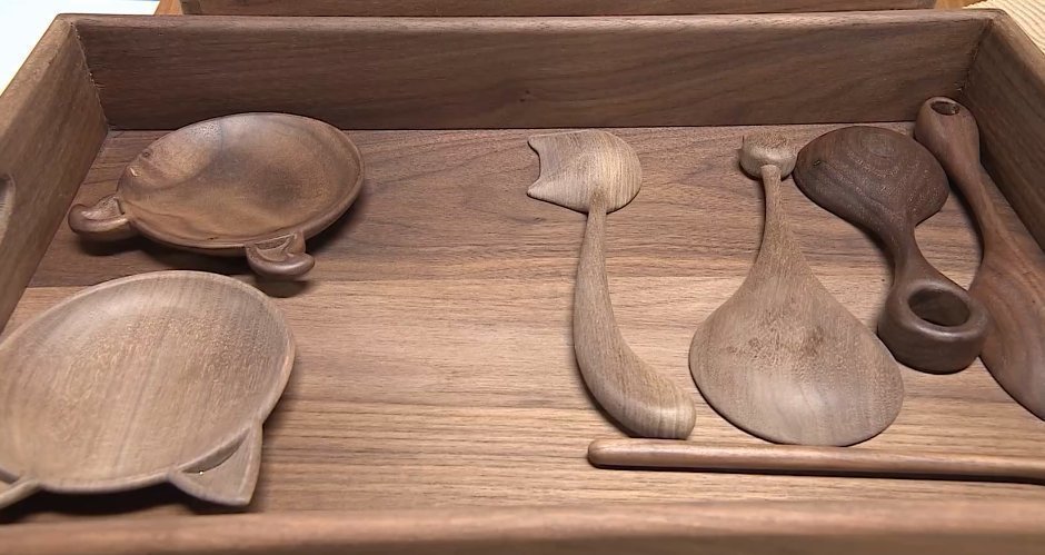 浙江大学城市学院!为了让更多人感受中国木艺精粹 90后小伙从父亲手中接过接力棒