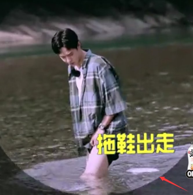 小狮子|王一博：枫哥带王一博的露营之旅，宝宝要下水游泳，能否游成功了