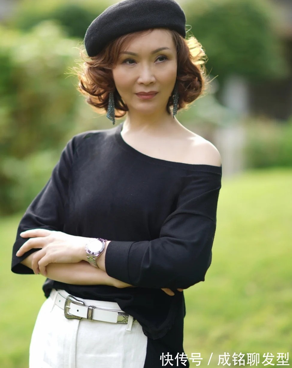 装嫩|奔六的女人无需刻意装嫩,学学这些博主的减龄穿搭,想不漂亮都难