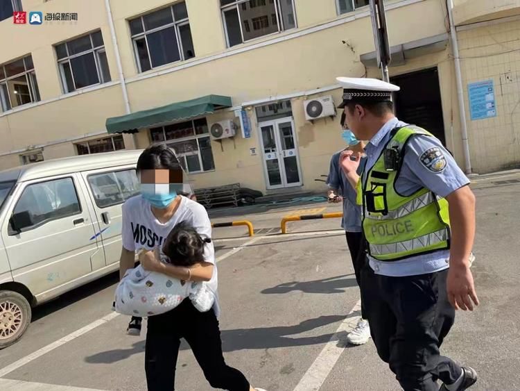 胶州交警|路遇道路拥堵 胶州交警开辟“绿色通道”火速护送患者就医