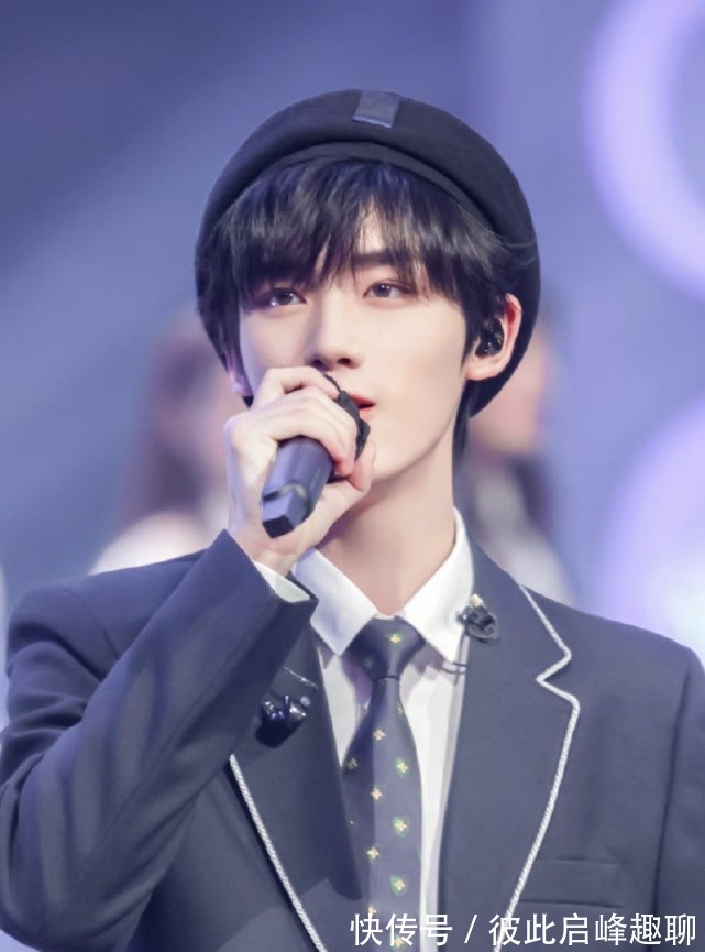 新鲜血液|丁程鑫加入快乐大本营后，焉栩嘉接他入学北电，初出茅庐的他是谁