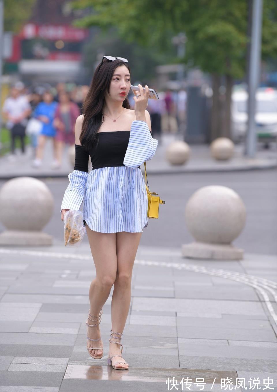 裙摆|清凉的抹胸裙,拼接的款式时尚又显个性,休闲有型靓丽出众