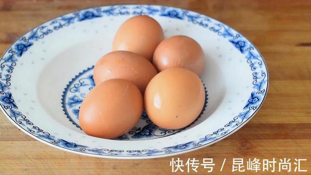 鸡蛋|最近豆腐加鸡蛋火了,鲜嫩营养,我家一周吃6次,比吃肉还过瘾
