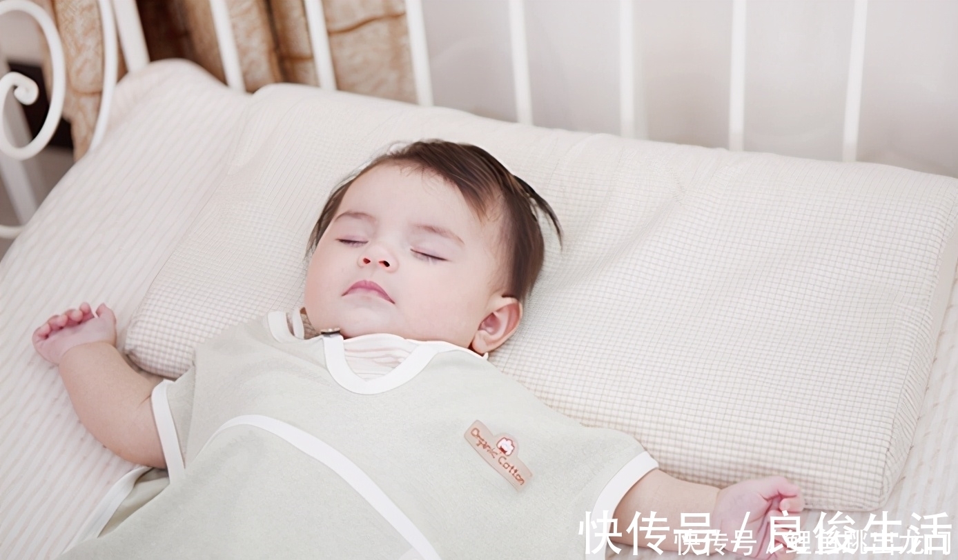 睡姿|宝宝月龄低于8个月,最好少用这几种睡姿,不然容易影响骨骼发育