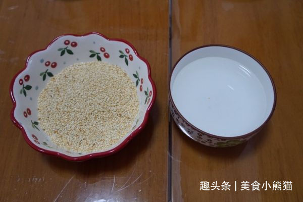 夜市地摊需要排队才能买到的紫薯豆沙饼,在家10分钟能做1大盘