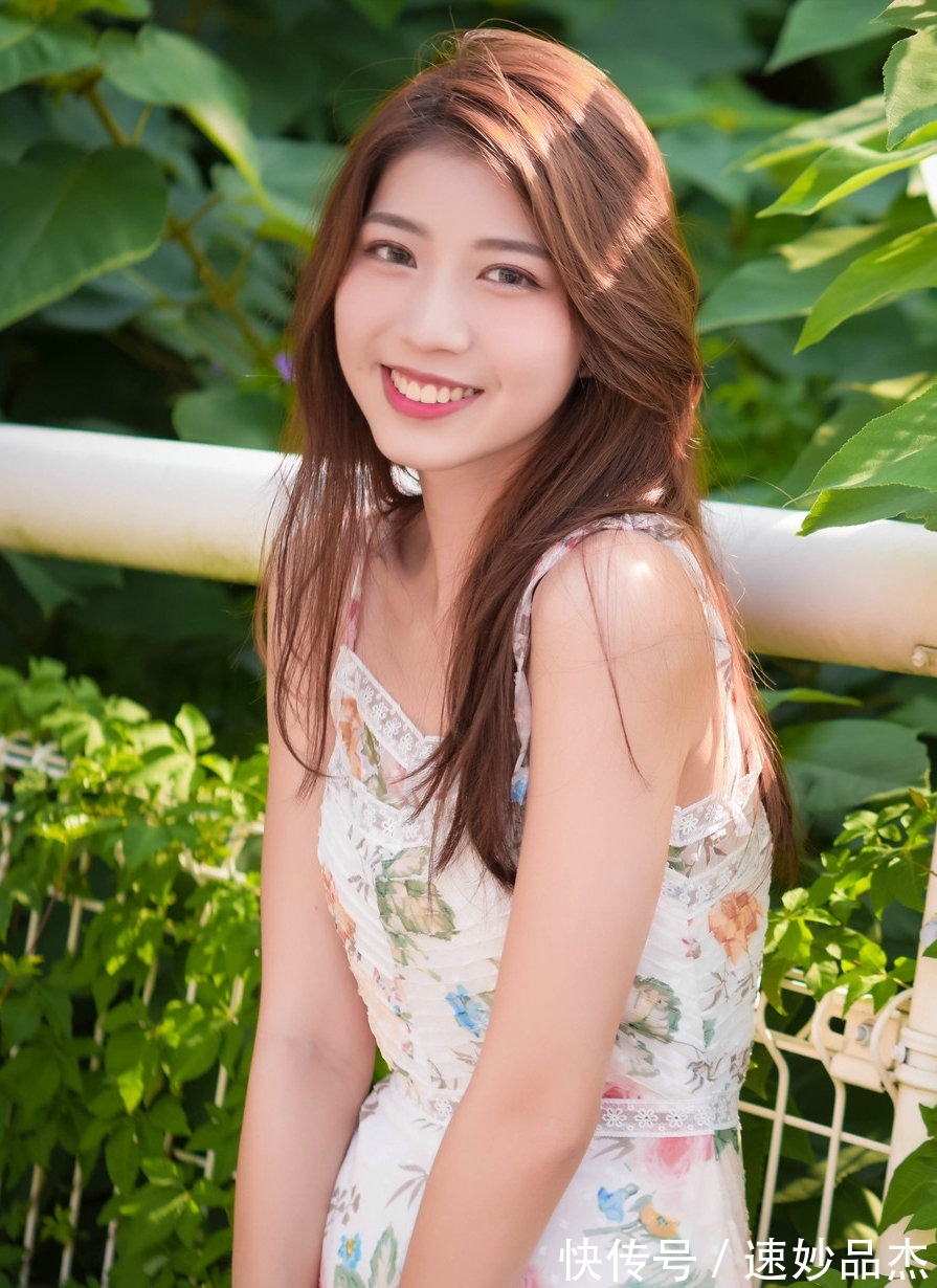 甜美|吊带的款式很是清爽舒适，清新淡雅的印花设计甜美又不失优雅