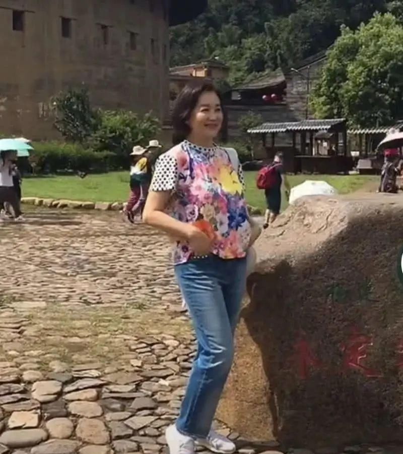 梁朝伟近照不敢认,头发稀疏发白满脸皱纹,58岁似70岁老头