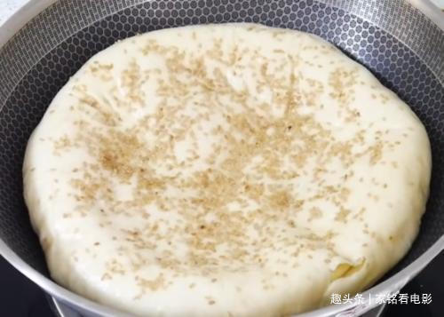 椒盐千层饼的家常做法，营养好吃，咸香入味，家人爱吃的可口早餐