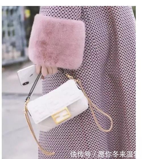 大衣 流行背法棍包,搭配大衣风衣都好看,快get起来!