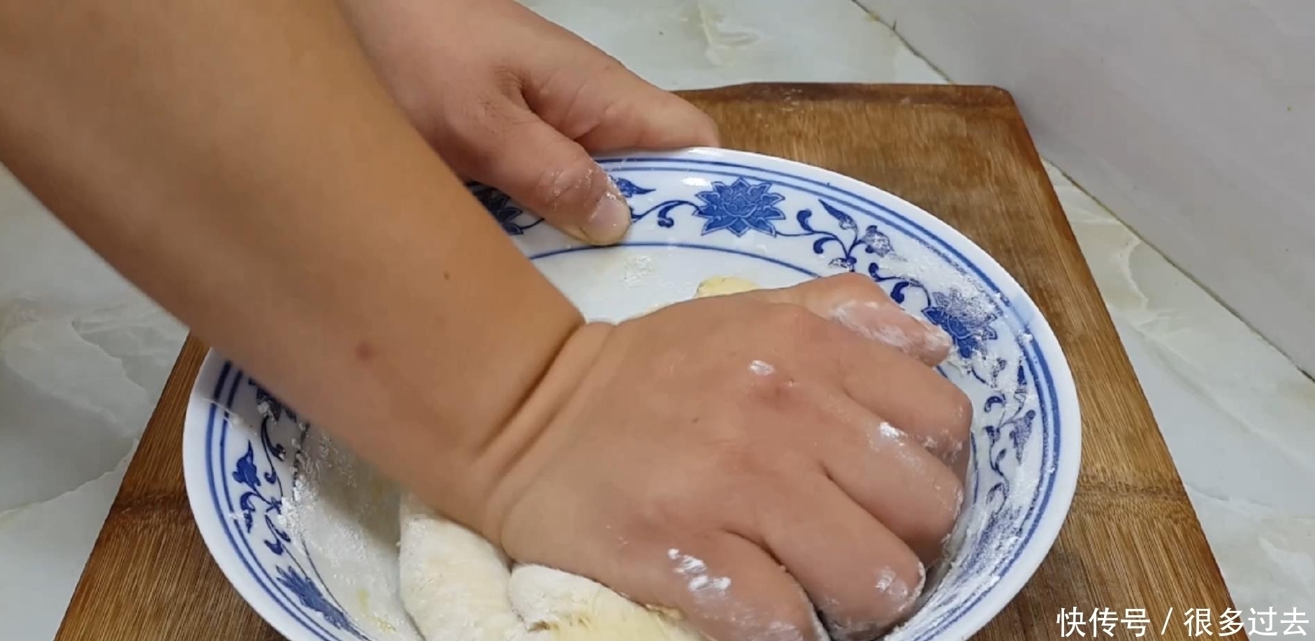 面包|面粉别炸油条了,加3个鸡蛋,个个松软又空心,比麻花面包还好吃