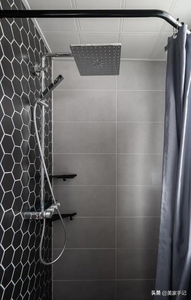 玄关|40㎡你觉得小她却改成2室1厅外加1个衣帽间，全屋复古高级晒晒