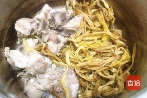 排骨|失眠最怕这个菜,农村很常见,隔三岔五吃一次,睡眠好一觉到天亮