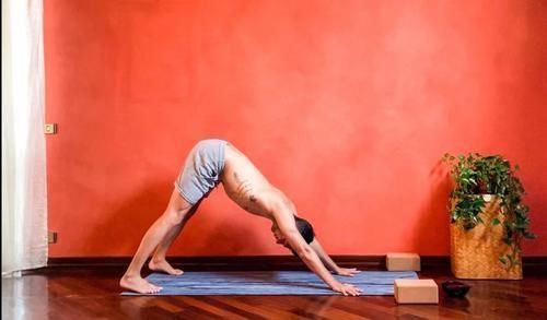 柔韧性|看了这个小哥的劈竖叉过程,我对自己下一字马的信心又增加了几分