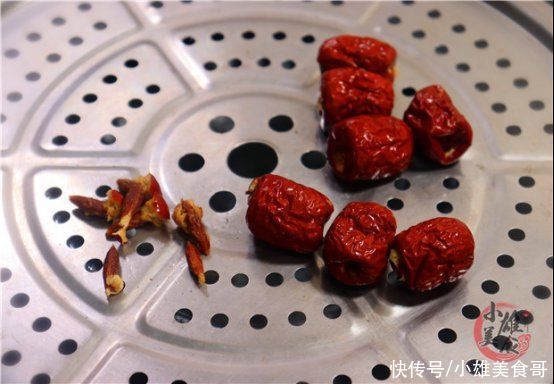 蒸格|旧蒸格不要扔，把它挂在阳台上，作用太厉害了，解决家人大难题