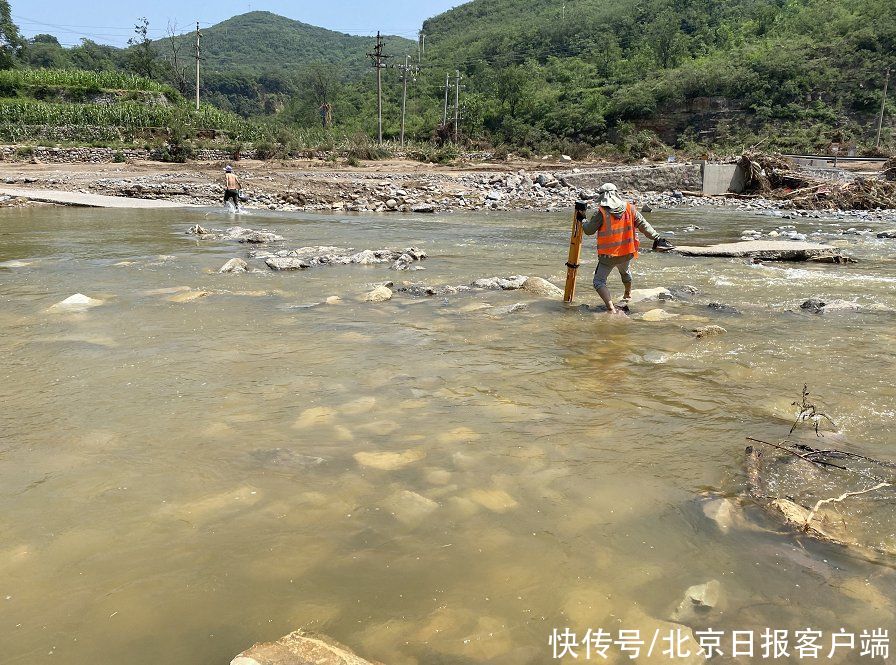 抢险|郑州一铁路桥因洪水成“孤岛”，抢险队深入太行山抢险