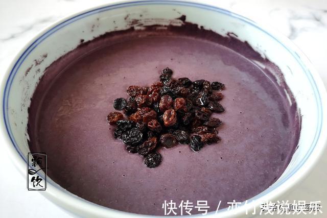 黑米糕|老人想吃米糕，黑米粉加酵母做出来，没有泡打粉的蓬松，但很好吃