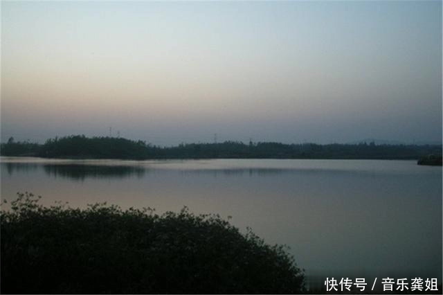 晚春时节鱼好钓,夜钓更比白天强,牢记这几招,狂拉大鱼很容易