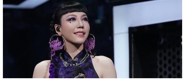 《闪光的乐队》名场面:好声音冠亚季殿军同组比赛,王靖雯被优待