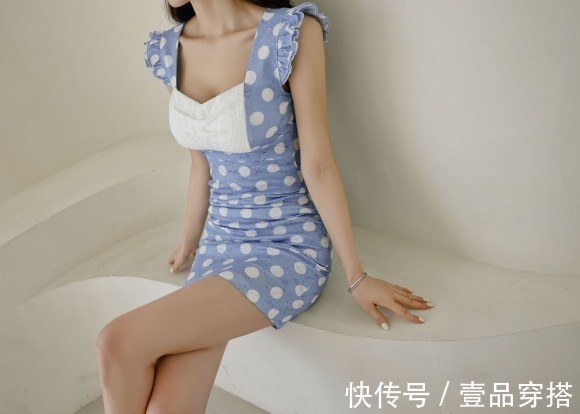 蓝波|女神孙允珠的时尚搭配:格拉茨冰湖钻石蓝波点包臀裙