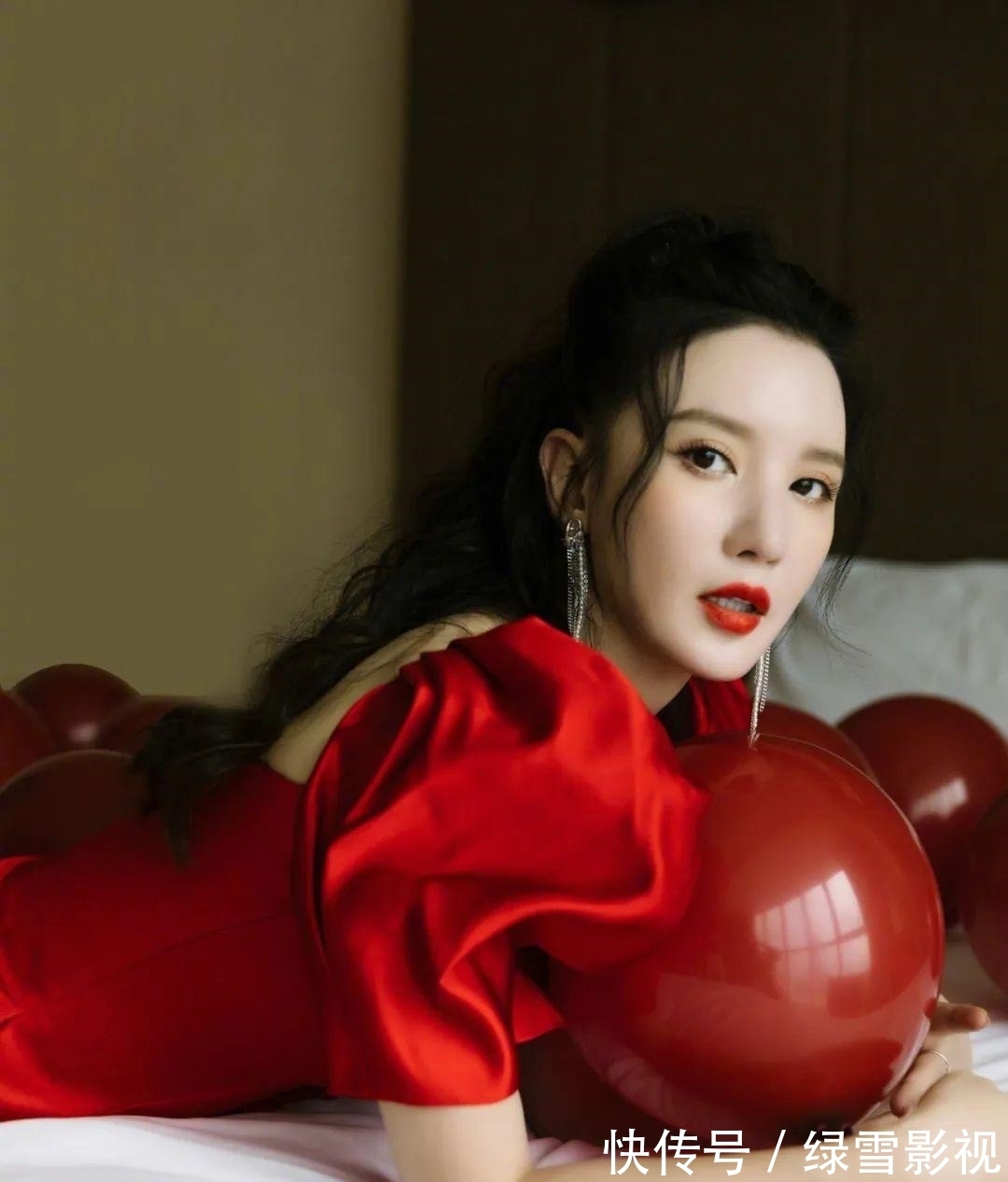 大张伟|芒果台晚会看点大赏：黄晓明深情献唱，大张伟欢乐蹦跳，杨倩比心