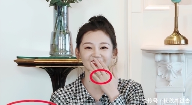苗苗只顾着秀婚戒,不小心说漏与郑恺真实关系,baby反应成亮点
