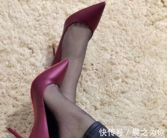 丝袜 尖头细跟高跟鞋配上丝袜,优雅迷人又性感,凸显好看魅力!