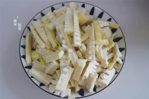 三月这菜正上市，虽然价格贵，但是简单一炒就好吃，遇到我必买