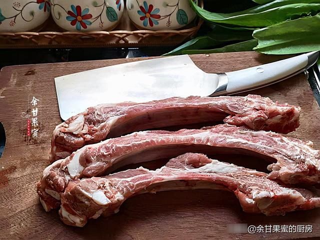 这蔬菜与排骨是完美搭配,鲜香味美好下饭,炖一炖连锅上桌
