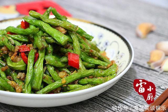 好吃|豇豆还是这样做最好吃,又香又下饭,大家都抢着吃!