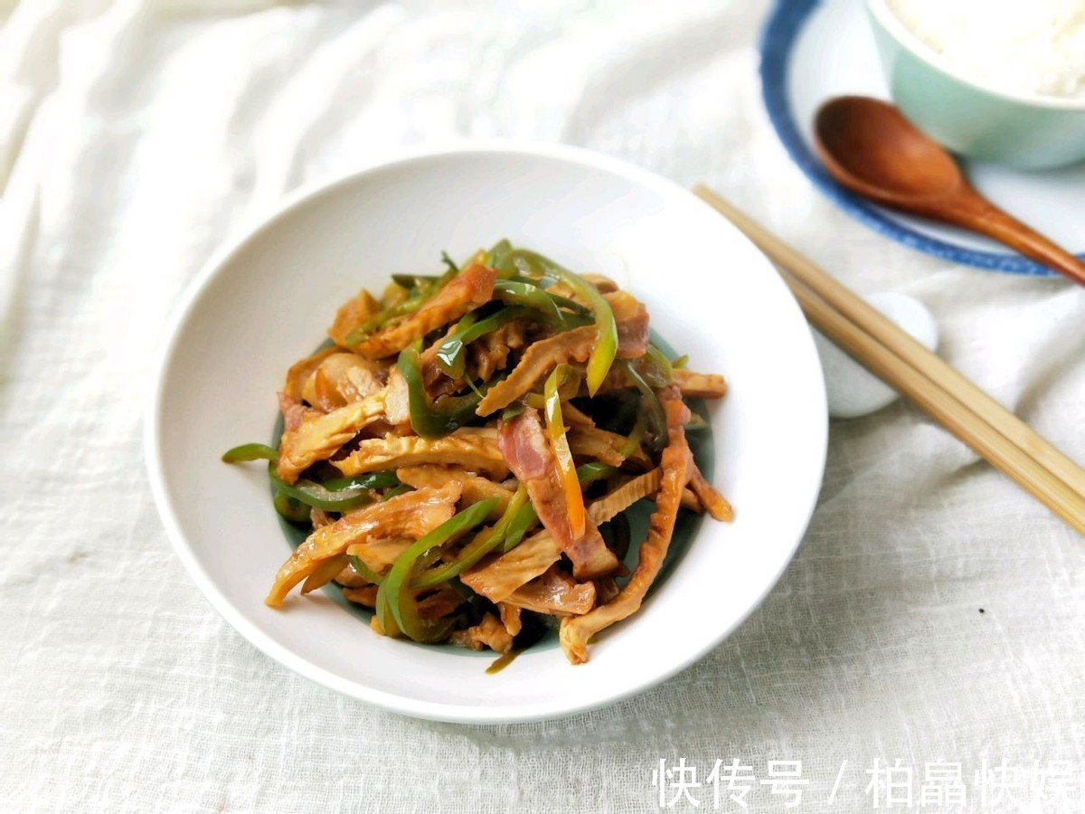腌笃鲜|笋干简单又好吃的做法，和咸肉青椒一起炒，鲜美下饭，太好吃了