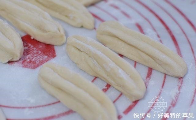小吃店|炸油条根本没难度，我每次都成功，都是这个配方好，我现在告诉你