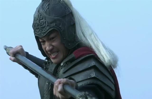 张飞|三个人打吕布,可以说已经很不要脸了,为何还称三英战吕布